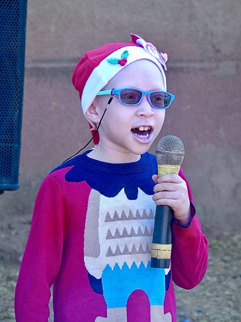 Ouagadougou : le Rotary Club Ouagadougou Savane et l’ABIPA offrent un Arbre de Noël inclusif aux enfants atteints&nbsp;d’albinisme